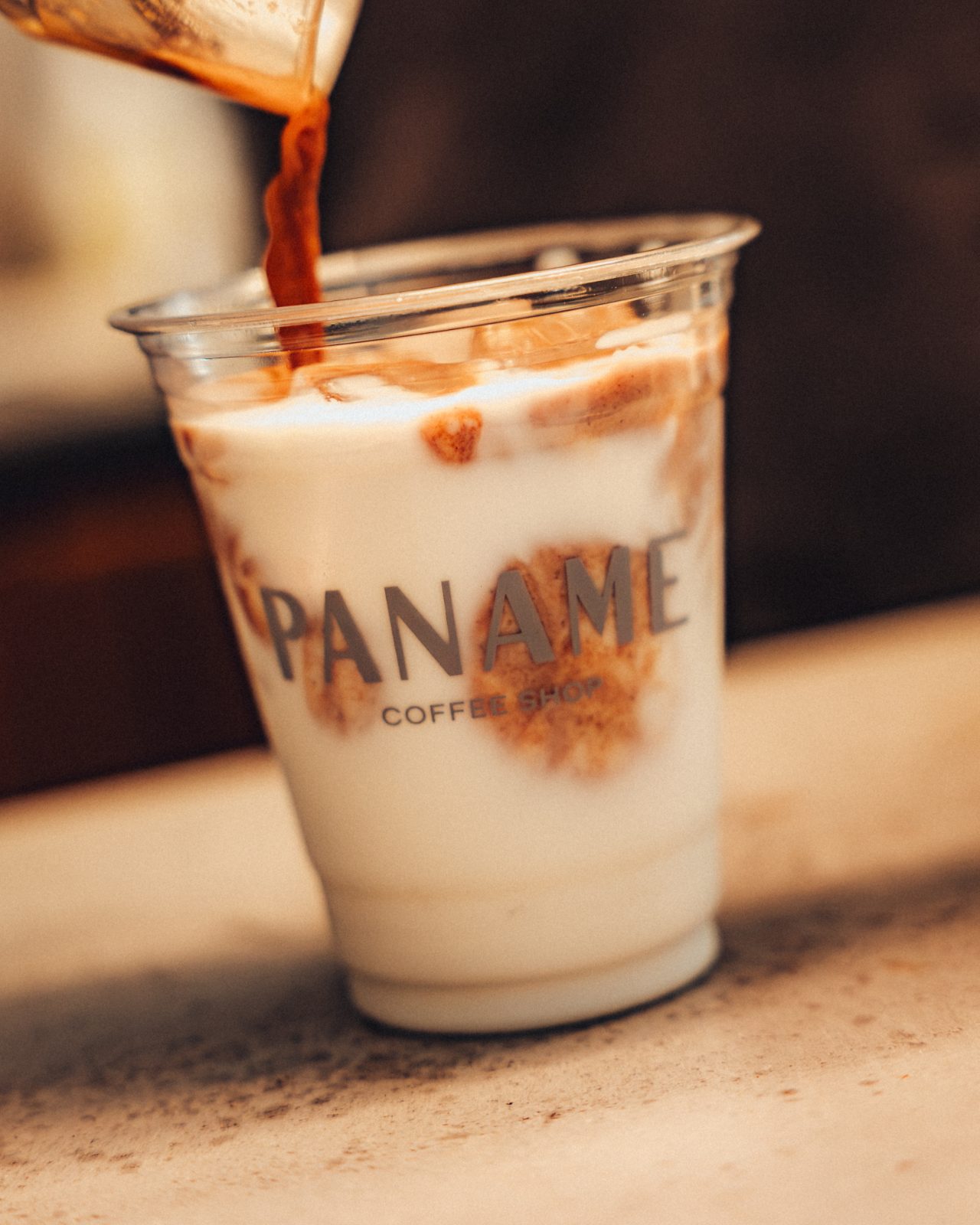 Iced latte sur marbre